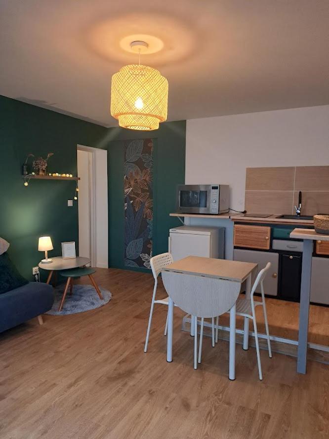 Charmant Petit Cocon En Auvergne Combronde Ngoại thất bức ảnh